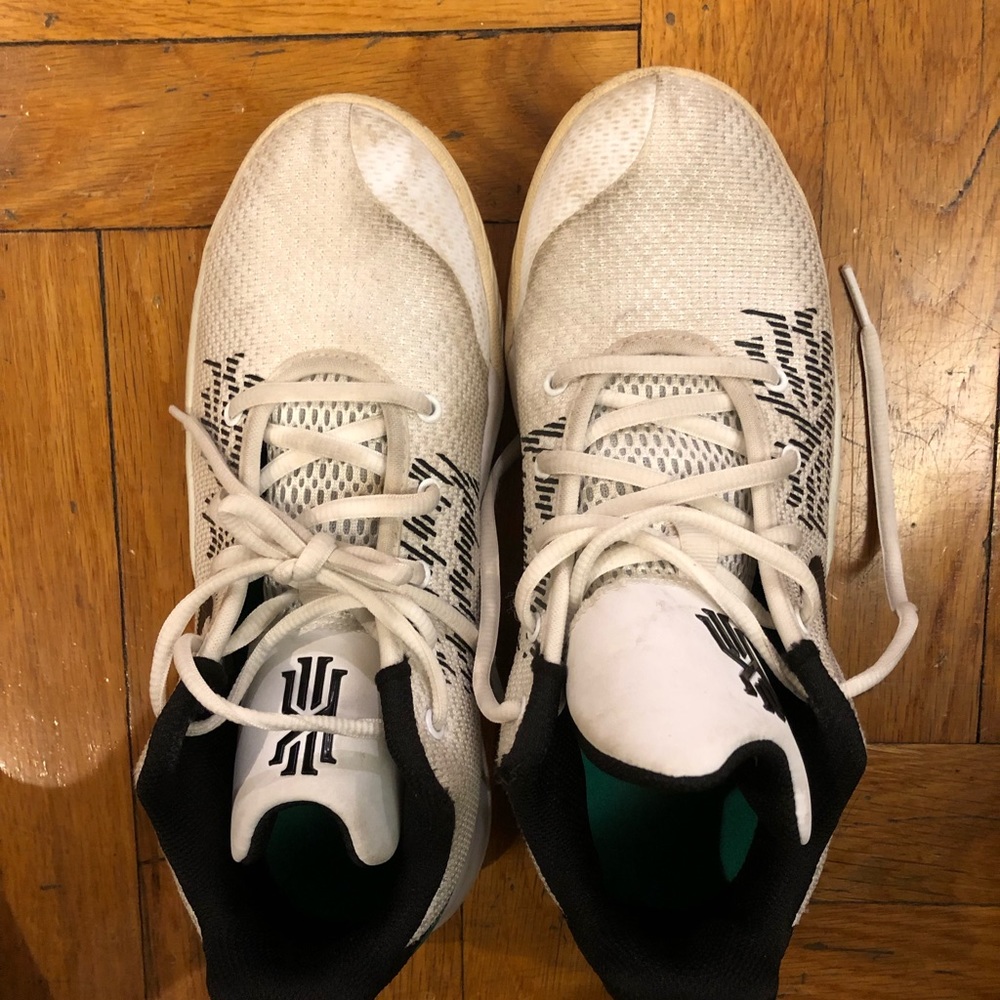 Kyree Flytrap Sneakers Youth 6